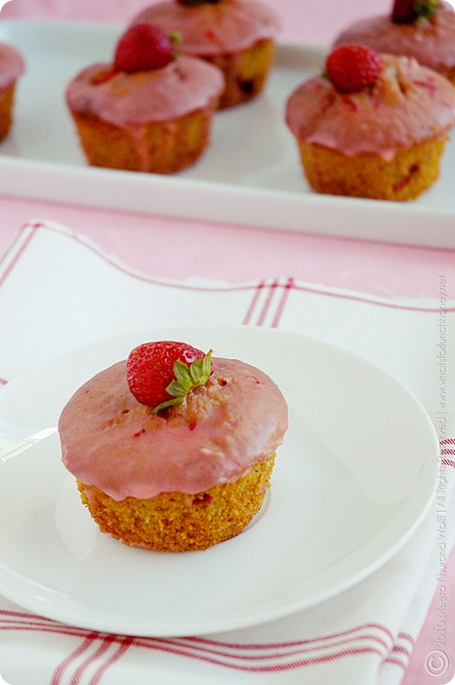 What&amp;#39;s For Lunch Honey?: Strawberry Lime Polenta Muffins